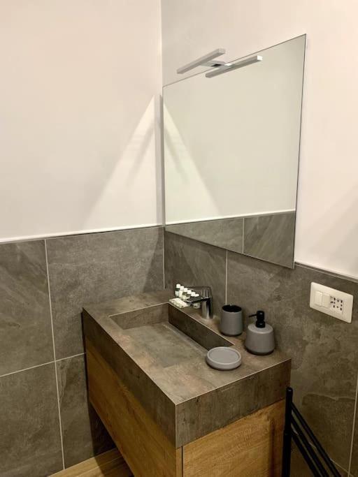 Appartamento Con Terrazzo Sui Tetti Milanesi 외부 사진